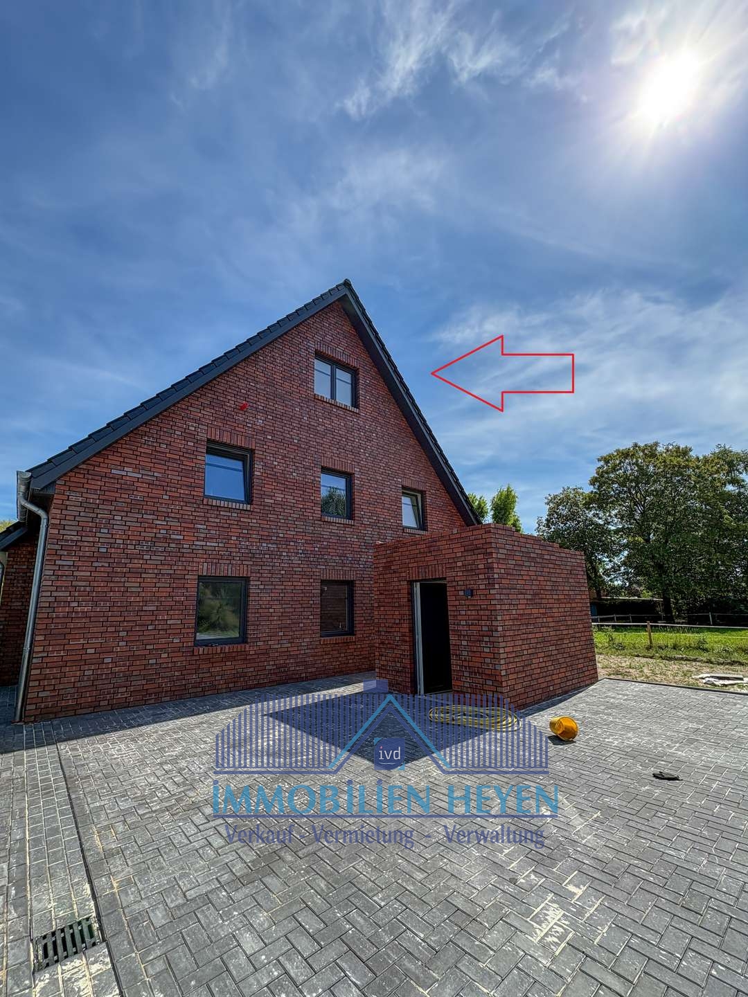 Neubau-Erstbezug: Energieeffiziente Dachgeschosswohnung (KfW 40)